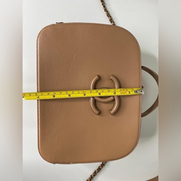 Chanel Coco Curve Vanity – Beige Shiny Calfskin & Goatskin, Antique Gold-Tone Ch - Picture 8 of 12